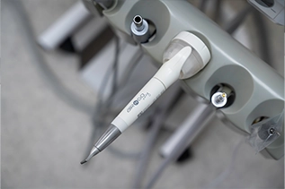 What is air polishing for teeth?
