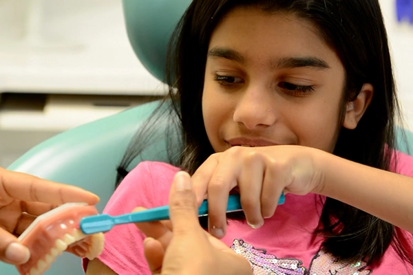 How to Teach Kids to Brush Their Teeth properly: 8 tips